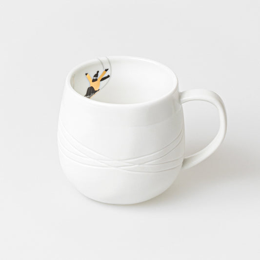 R92313 Snowy Day Mug Sledding