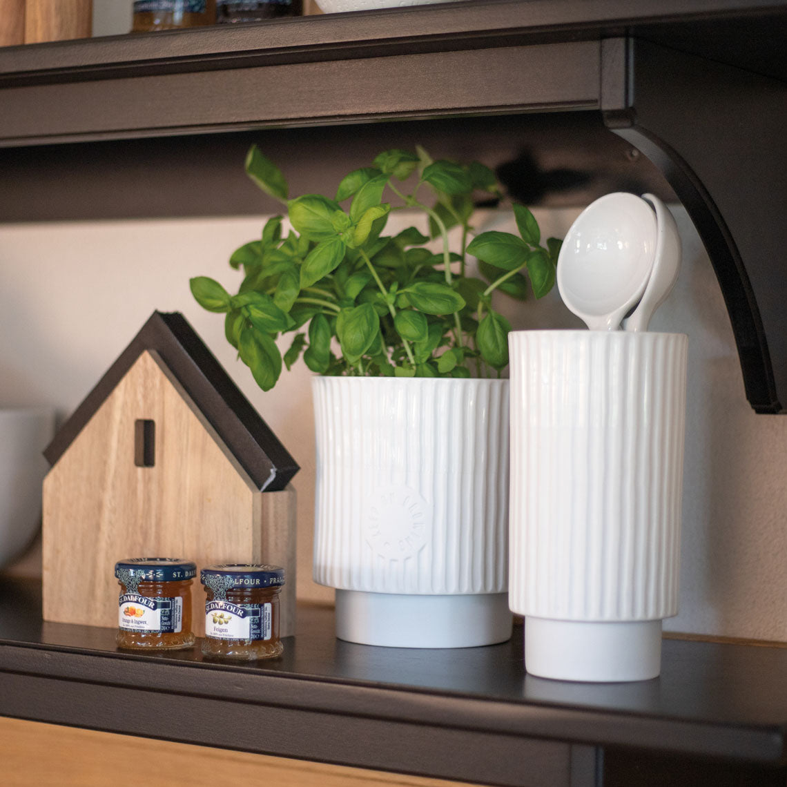office home tabletop decorative ceramic flower pot manufacturer Friends of the Family Porcelain Planter