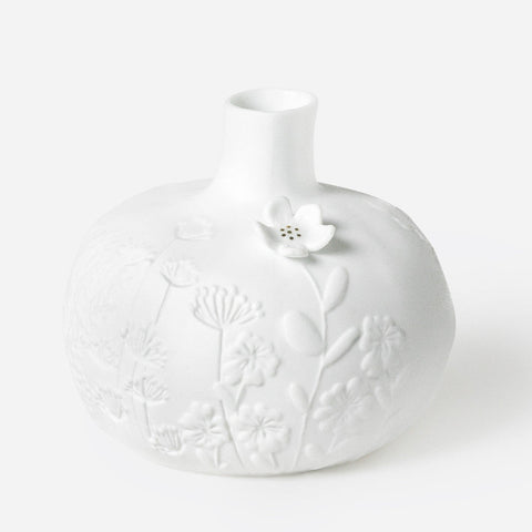 R17519 Picture Stories Porcelain Vase - Flower Garden