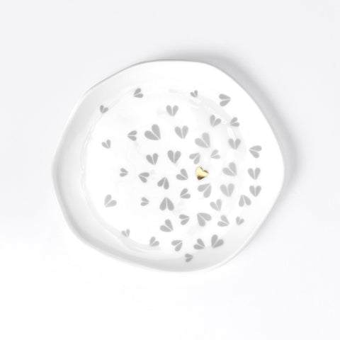 R17752 Porcleain Plate of Hearts