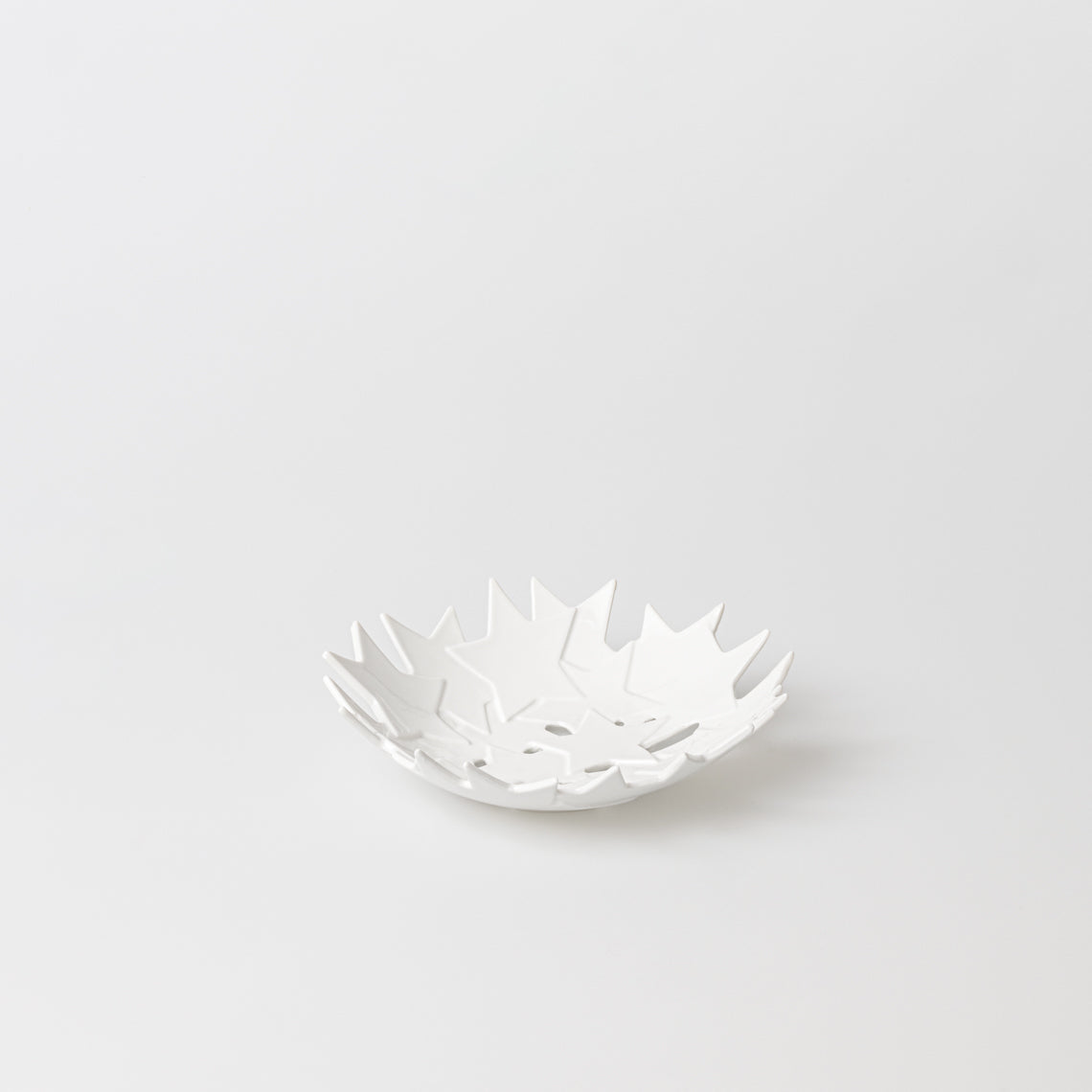 Porcelain Star Bowl R90733